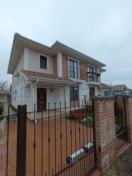 Casă cu 4 camere cu Teren 300 Mp în Urseni