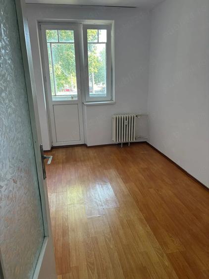 Apartament cu 3 camere decomandat în Rogerius