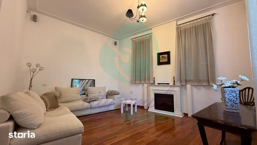 Casă cu 7 camere cu Teren 280 Mp în Central