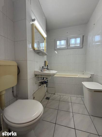 Apartament cu 3 camere semidecomandat în Circumvalațiunii
