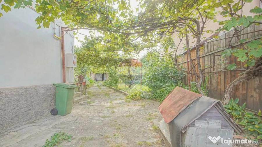 Casă cu 3 camere cu Teren 553 Mp în Central