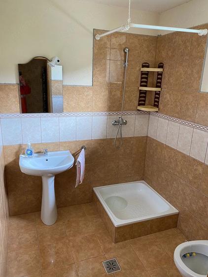 Casă cu 2 camere cu Teren 1000 Mp în Central