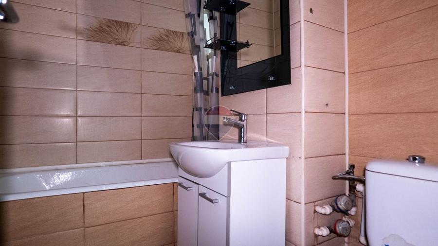 Apartament cu 3 camere decomandat, mobilat în Periferie