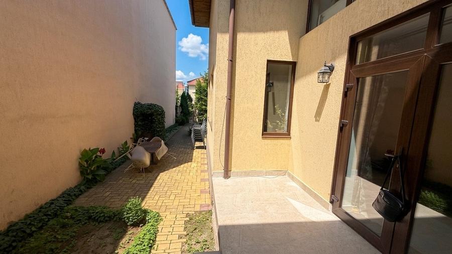 Casă individuală cu 4/5 locuri de parcare în Domenii - 17