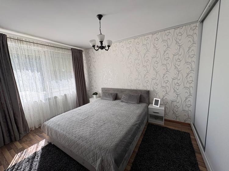Apartament cu 3 camere semidecomandat, mobilat în Lipovei