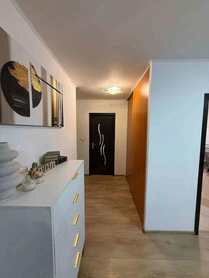 Casă cu Teren 303 Mp în Poarta Albă