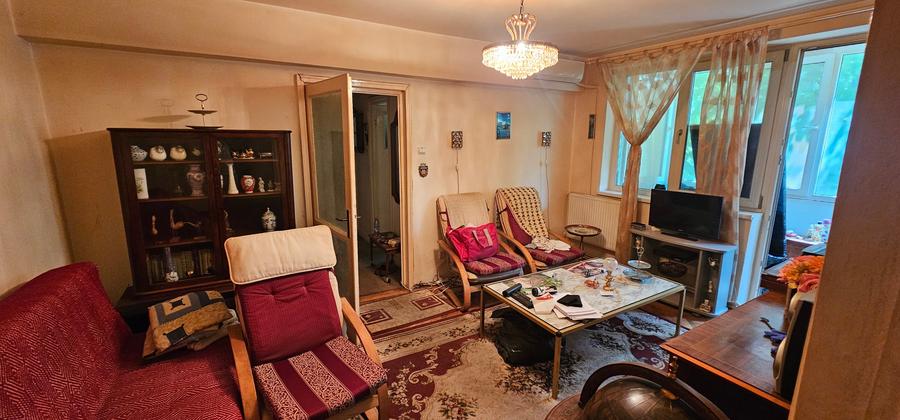 Apartament cu 3 camere semidecomandat în Gara de Nord