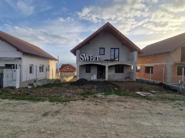 Casă cu 6 camere cu Teren 500 Mp în Șura Mare