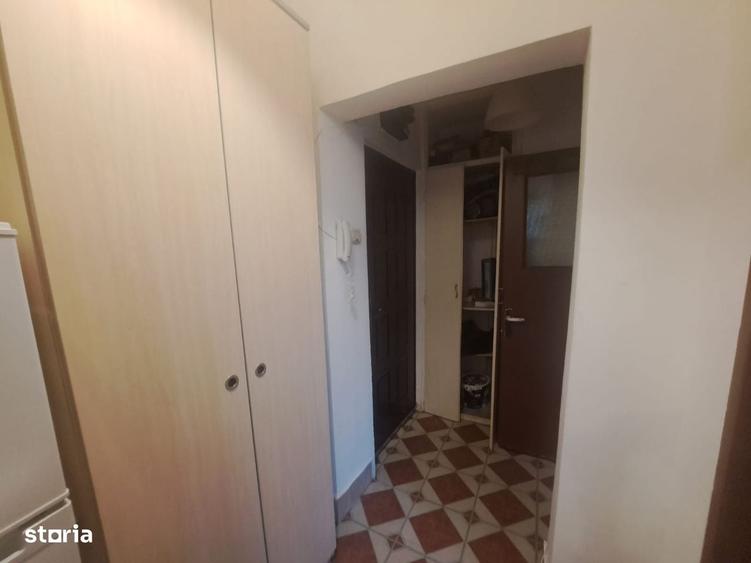 Garsonieră decomandată în Lacul Tei