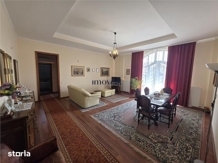 Apartament cu 3 camere decomandat în Central