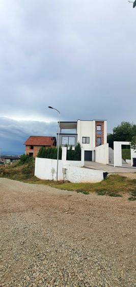 Casă cu 4 camere în Cetate