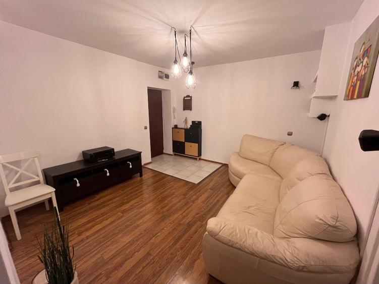 Apartament cu 2 camere decomandat în Tineretului — fotografia 3