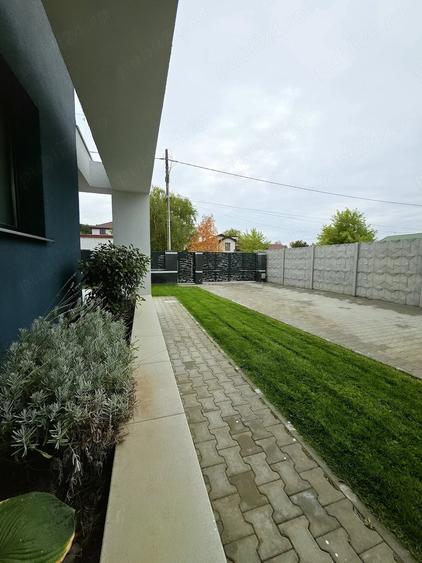 Casă cu 5 camere cu Teren 329 Mp în 1 Decembrie