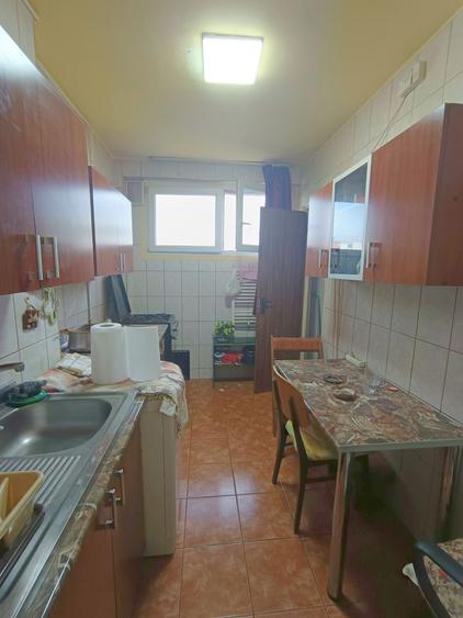 Apartament cu 3 camere semidecomandat în Vatra Luminoasă