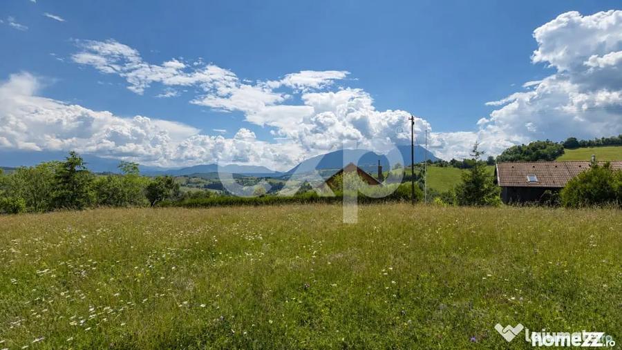 Teren în Poiana Mărului