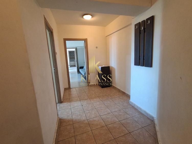 Apartament cu 3 camere semidecomandat în Colentina