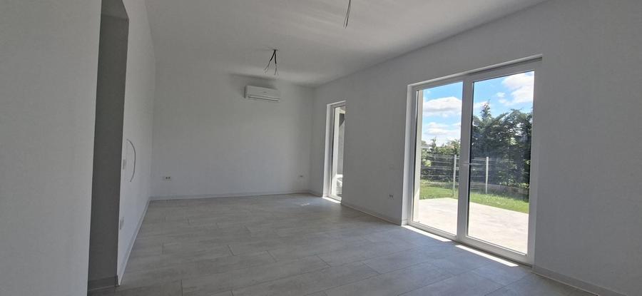Casă individuală cu 5 camere cu Canalizare în Aradului