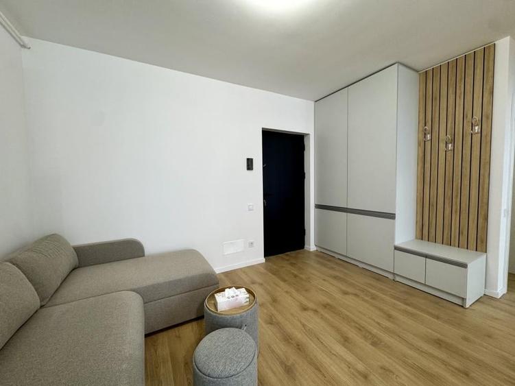 Apartament cu 3 camere semidecomandat, mobilat în Iris