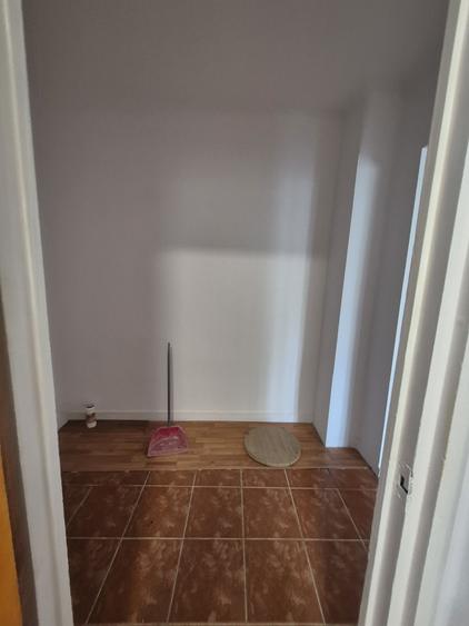 Apartament cu 4 camere semidecomandat în Colentina