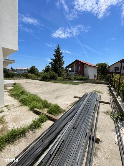 Casă cu 9 camere cu Teren 660 Mp în Domnești