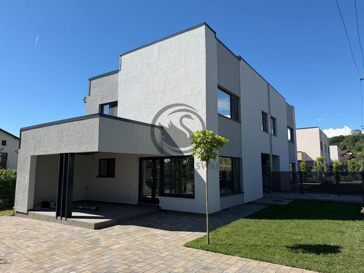 Duplex cu 4 camere cu Canalizare în Central