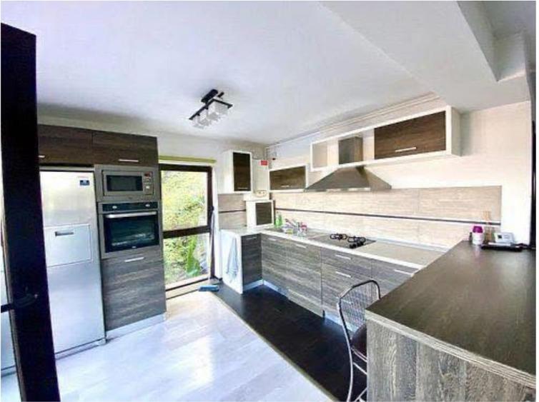 Apartament cu 3 camere decomandat, mobilat în Răcădău