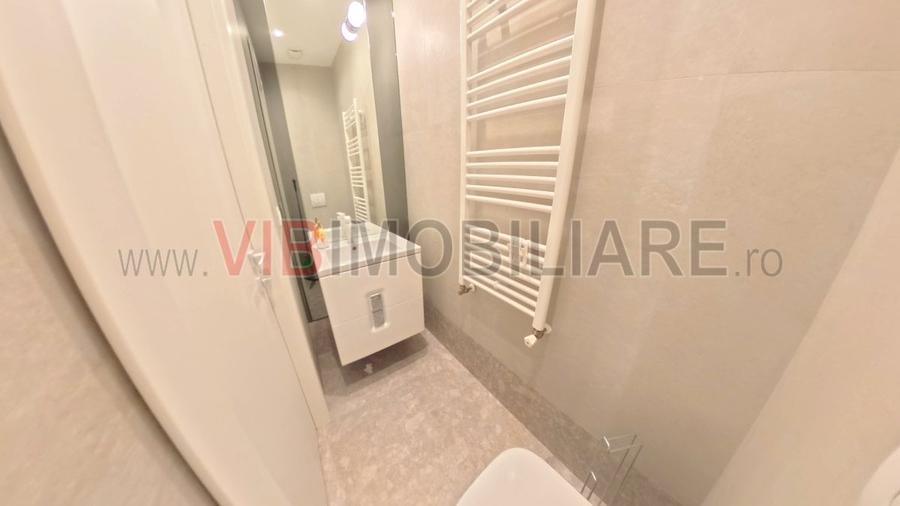Apartament cu 3 camere semidecomandat, mobilat în Est