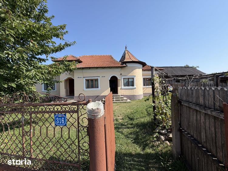 Casă cu 5 camere cu Teren 2119 Mp în Central
