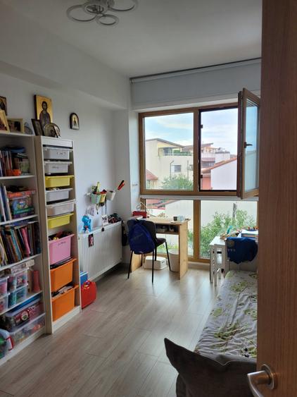 Apartament cu 4 camere decomandat în Dămăroaia