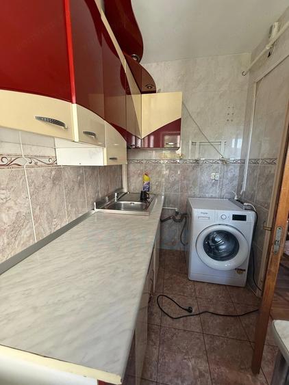 Apartament cu 3 camere decomandat în Micro 14