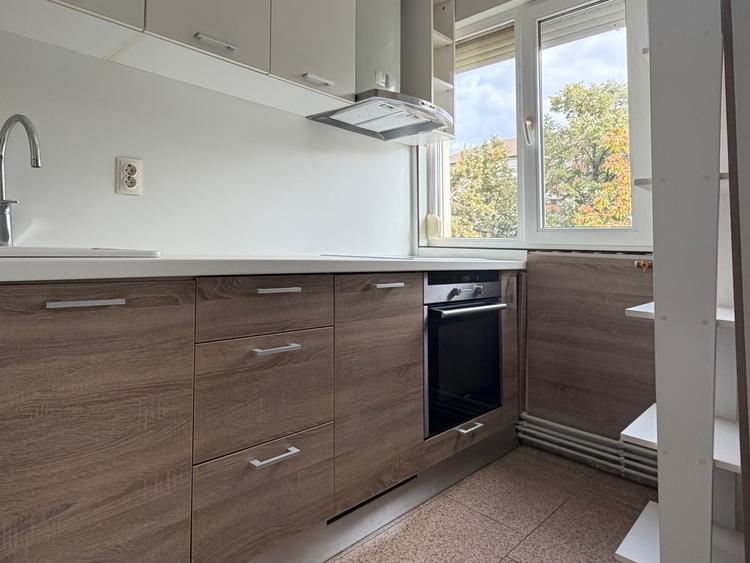 Apartament cu 3 camere semidecomandat în Olimpia-Stadion