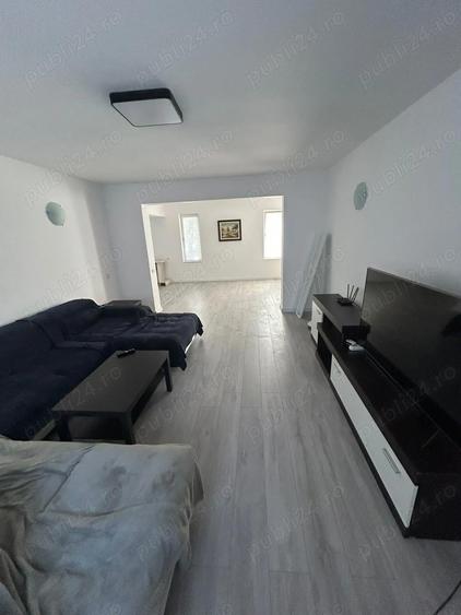 Casă cu 6 camere cu Teren 1500 Mp în Florica