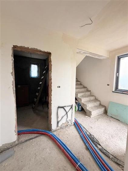 Duplex cu 4 camere cu Canalizare în Stupini