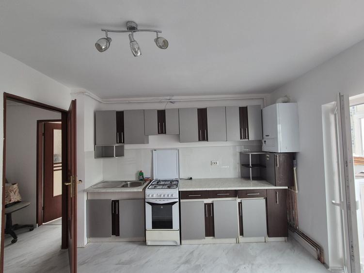 Inchiriez apartament cu 2 camere - 1