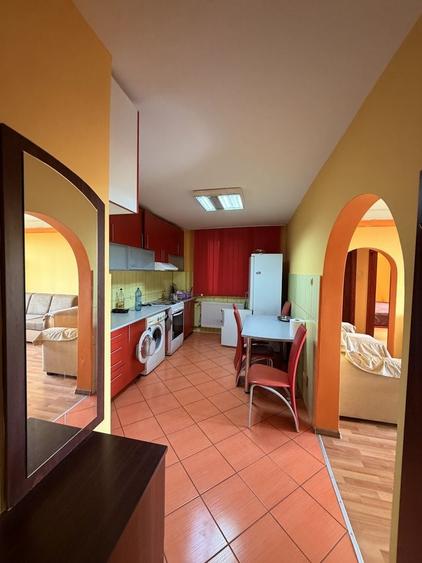 Apartament cu 3 camere decomandat în Central