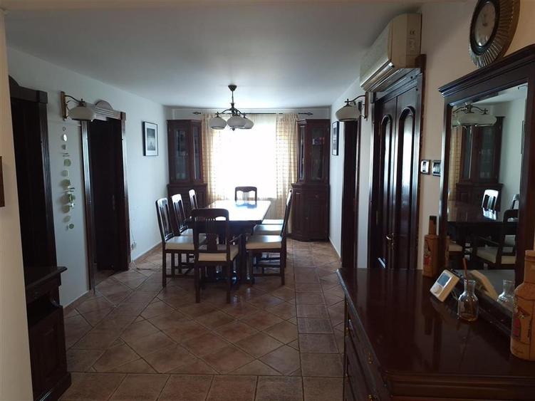 Apartament cu 3 camere decomandat, mobilat în Târgu Cucu