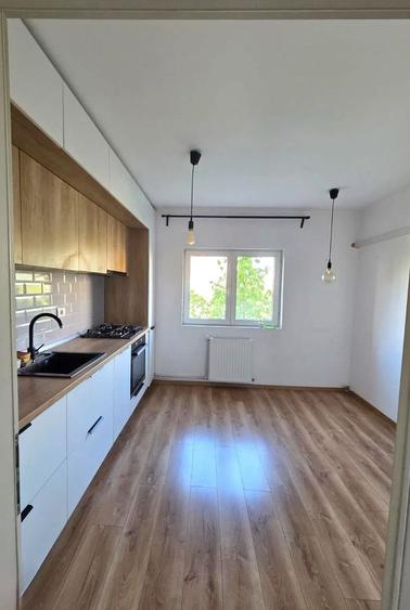 Apartament cu 2 camere decomandat, mobilat în Vitan Mall