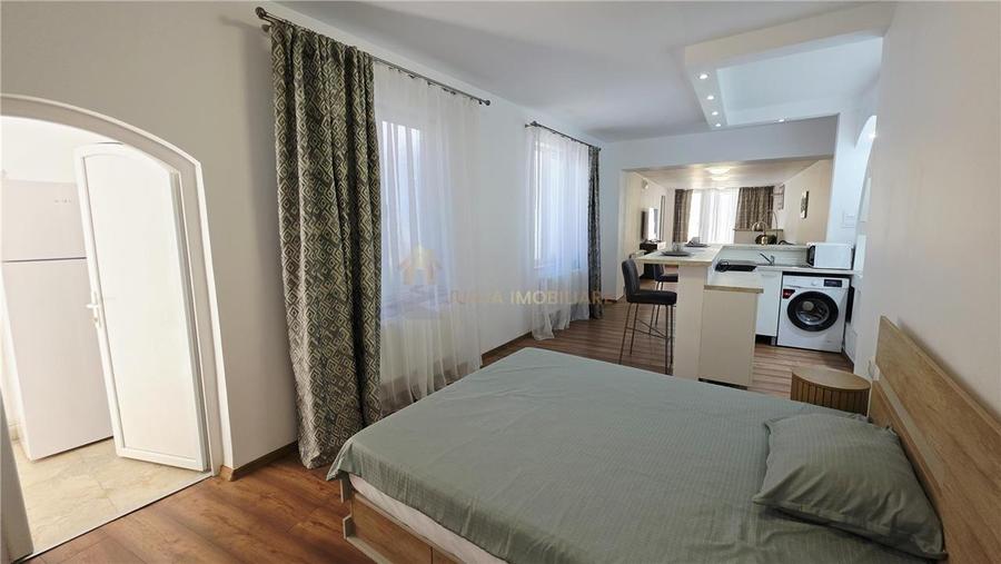 Apartament cu 2 camere decomandat, mobilat în Central