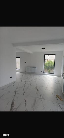 Casă cu 4 camere cu Teren 200 Mp în Central