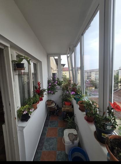 Apartament cu 3 camere decomandat în Girocului