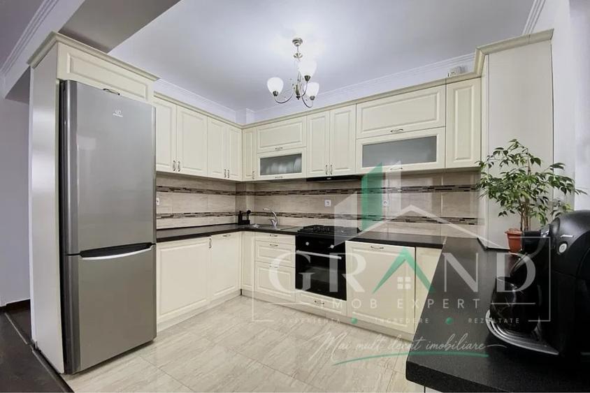 Apartament cu 3 camere semidecomandat, mobilat în Florești