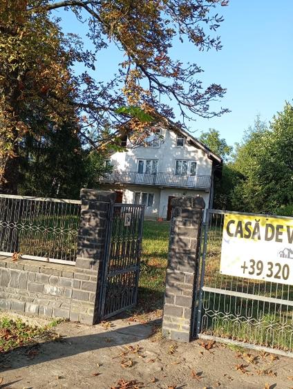 Casă individuală cu 4 camere cu Teren 2000 Mp în Central