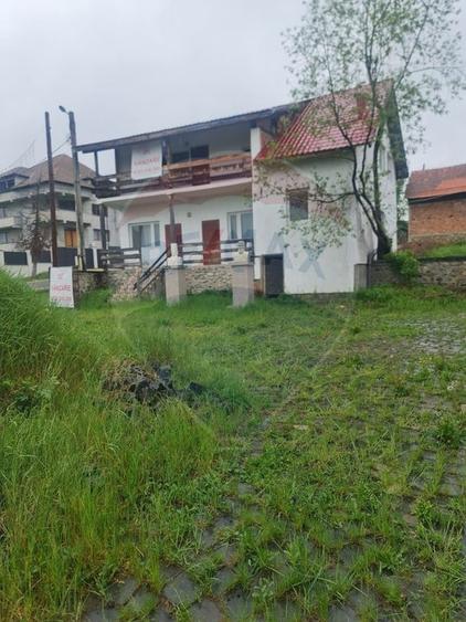 Hotel/Pensiune, de 1,650 mp, în Baia de Fier