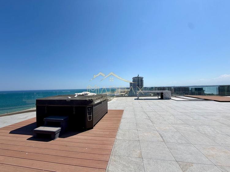 Penthouse cu 5 camere decomandat, mobilat în Central
