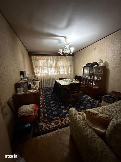 Apartament cu 3 camere decomandat în Calea București