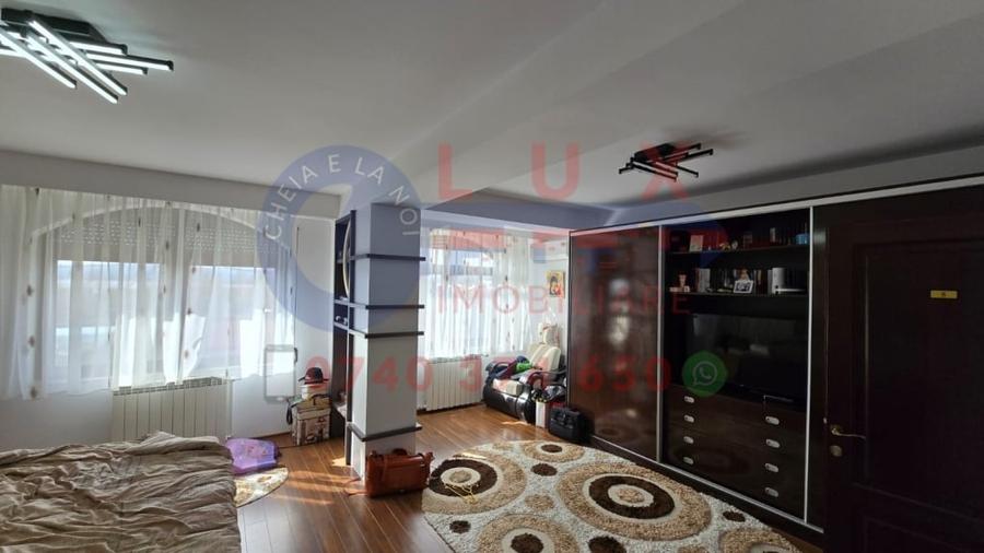 Casă cu 11 camere cu Garaj în Vest