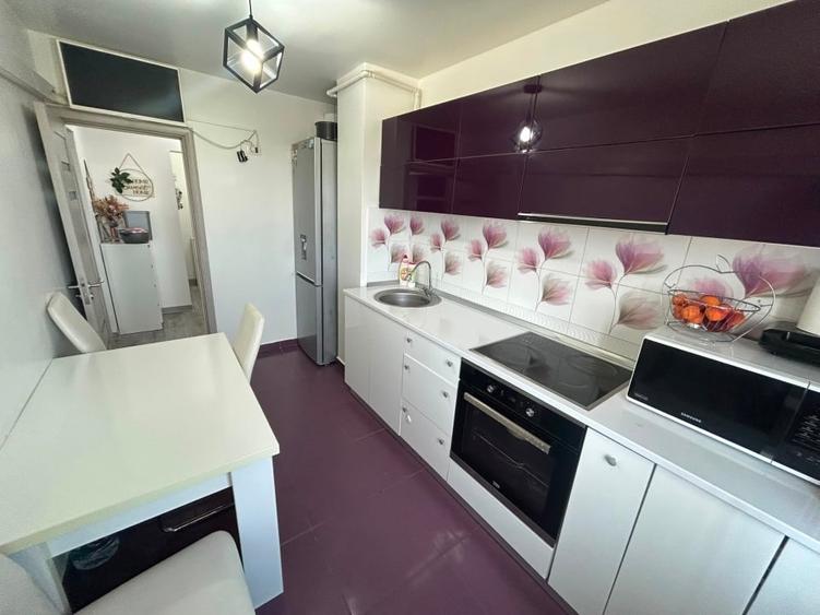 Apartament cu 3 camere, mobilat în Km 4-5