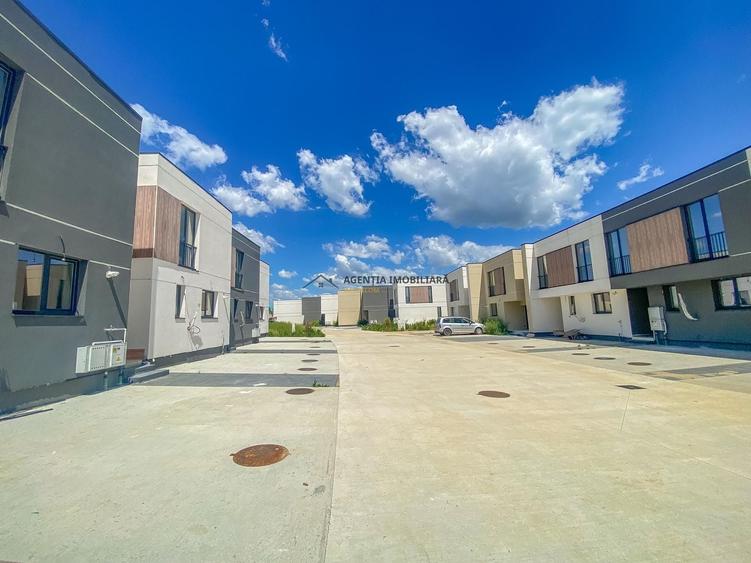 Duplex cu 4 camere cu Canalizare în Tunari