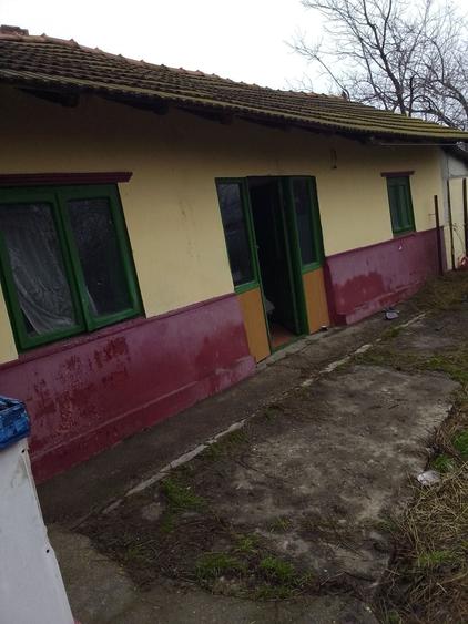 Casă cu 4 camere cu Teren 1400 Mp în Gârbovi