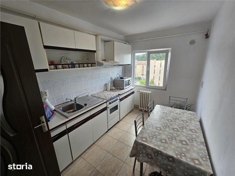 Apartament cu 3 camere semidecomandat în Central